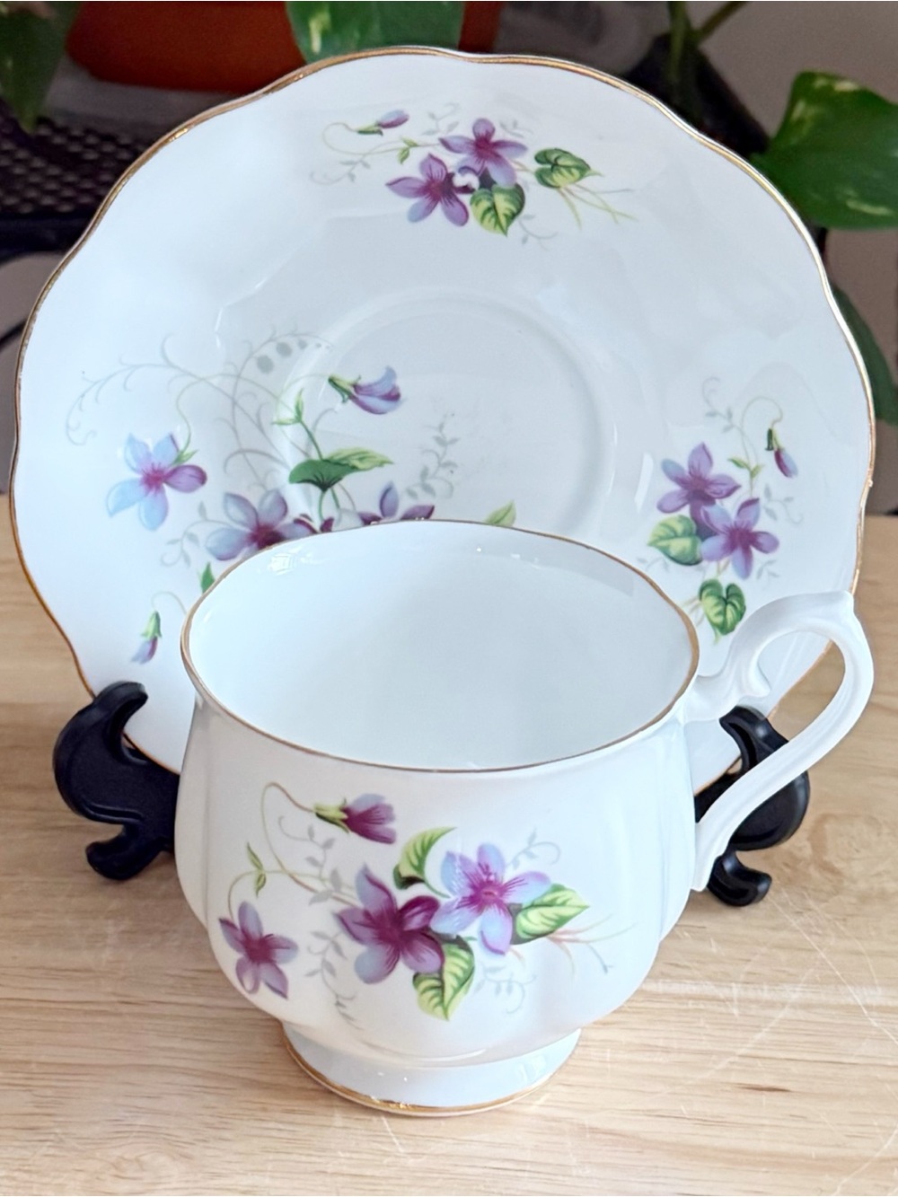 Vintage Royal Albert Sweet Violet 6 oz. Tea Cup and Saucer Set Gold Trim